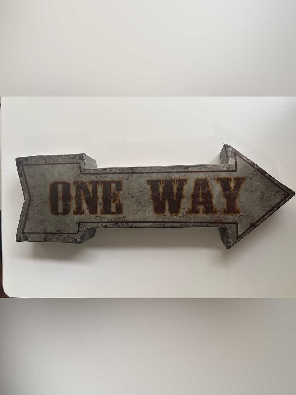 Rustic metal 'One Way' Arrow Wall Sign - Gray and Brown
